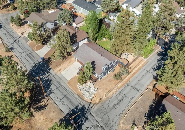 Photo 4 of Single family home for sale at 381 San Martin, Big Bear City, CA 92314 | MLS# IV26188081 | Listing updated on 2026-09-15