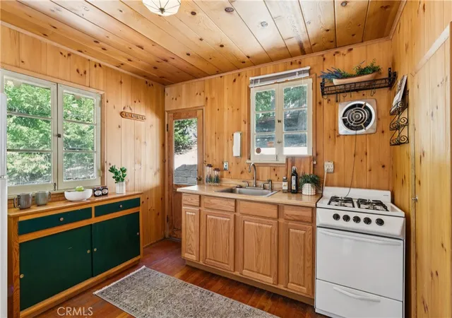 Photo 3 of Sale Pending at 27260 Little Bear Rd, Blue Jay, CA 92317 | MLS# IG26188209 | Listing updated on 2026-09-15