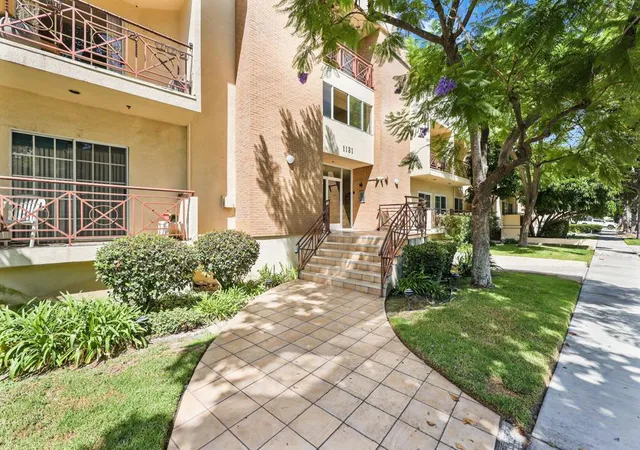 Photo 2 of Condo for sale at 1131 Campbell #212, Glendale, CA 91207 | MLS# 219151919PS | Listing updated on 2026-09-15