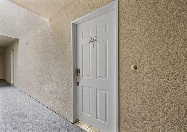 Photo 3 of Condo for sale at 1131 Campbell #212, Glendale, CA 91207 | MLS# 219151919PS | Listing updated on 2026-09-15