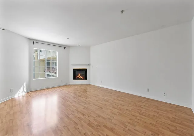 Photo 4 of Condo for sale at 1131 Campbell #212, Glendale, CA 91207 | MLS# 219151919PS | Listing updated on 2026-09-15