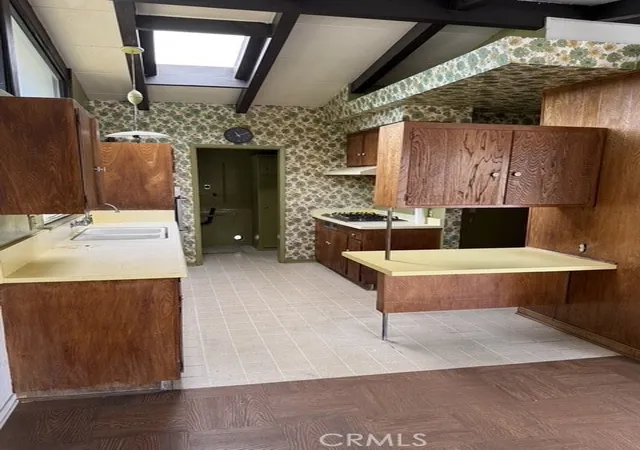 Photo 4 of Sale Pending at 14917 Clymer, Los Angeles, CA 91345 | MLS# SR26188290 | Listing updated on 2026-09-14