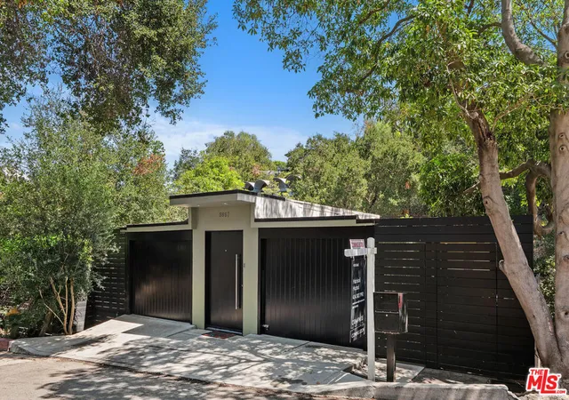 Photo 4 of Single family home for sale at 8867 Hollywood Hills Rd, Los Angeles, CA 90046 | MLS# 26898285 | Listing updated on 2026-09-14