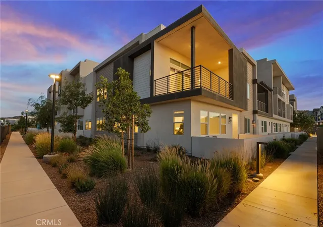 Townhouse for sale at 26849 Snowmass Loop, Valencia, CA 91381 | MLS# SR26188322