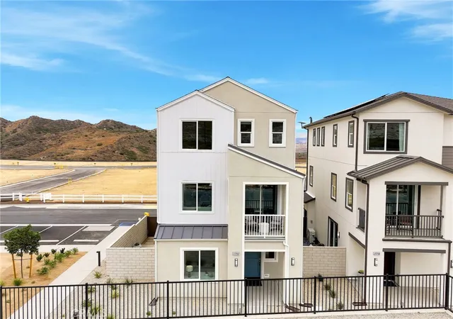 Photo 2 of Single family home for sale at 27604 Barefoot Pl, Valencia, CA 91381 | MLS# IV26188692 | Listing updated on 2026-10-05