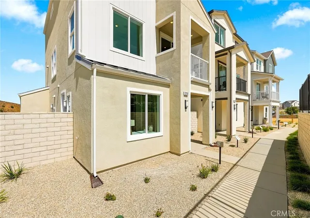Photo 3 of Single family home for sale at 27604 Barefoot Pl, Valencia, CA 91381 | MLS# IV26188692 | Listing updated on 2026-10-05