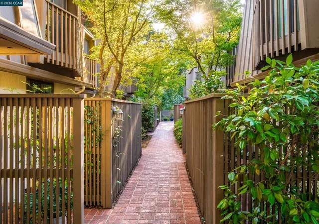 Listing Photo 4 - Condo for sale in building located at 917 Hough Ave, Lafayette, CA 94549 - Unit #9