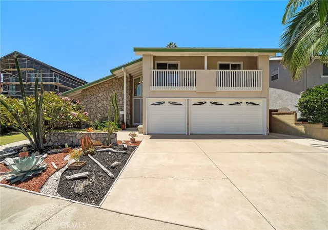Photo 3 of Sale Pending at 17527 Briarwood St, Fountain Valley, CA 92708 | MLS# OC26187951 | Listing updated on 2026-09-28