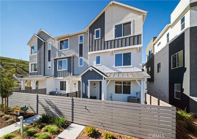 Photo 2 of Townhouse for sale at 27308 Bear Creek Ln, Valencia, CA 91381 | MLS# IV26188686 | Listing updated on 2026-10-05