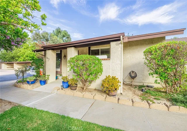 Photo 2 of Condo for sale at 26337 Oak Highland Dr #A, Newhall, CA 91321 | MLS# SR26189064 | Listing updated on 2026-09-16