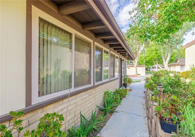 Photo 4 of Condo for sale at 26337 Oak Highland Dr #A, Newhall, CA 91321 | MLS# SR26189064 | Listing updated on 2026-09-16