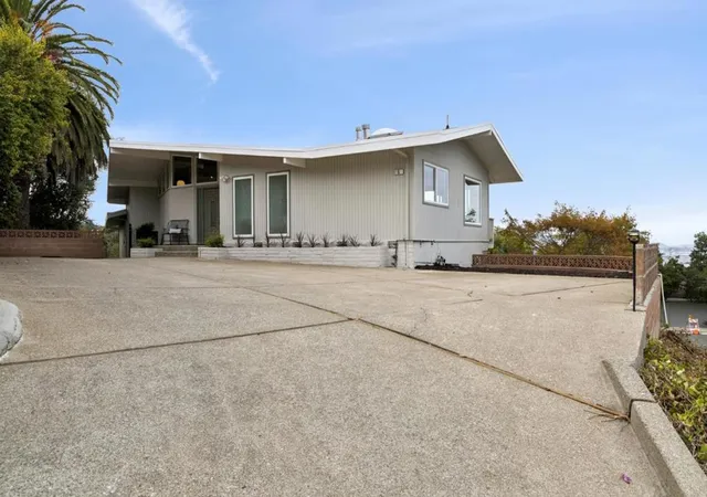 Photo 2 of Sale Pending at 5 Belvedere Ct, Burlingame, CA 94010 | MLS# ML82059386 | Listing updated on 2026-09-14