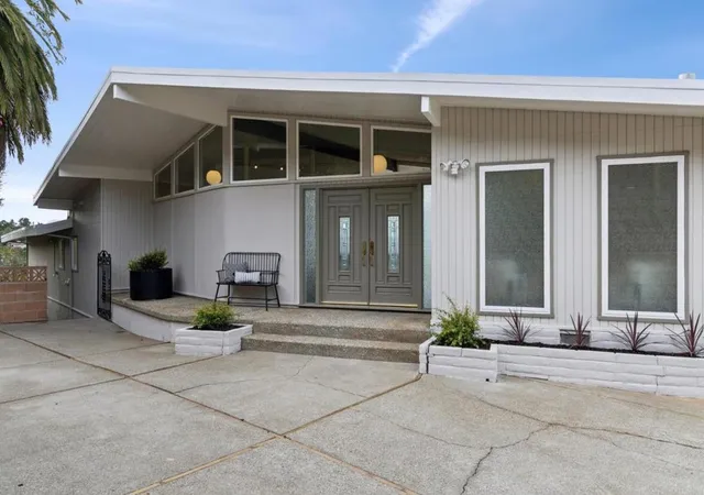 Photo 3 of Sale Pending at 5 Belvedere Ct, Burlingame, CA 94010 | MLS# ML82059386 | Listing updated on 2026-09-14