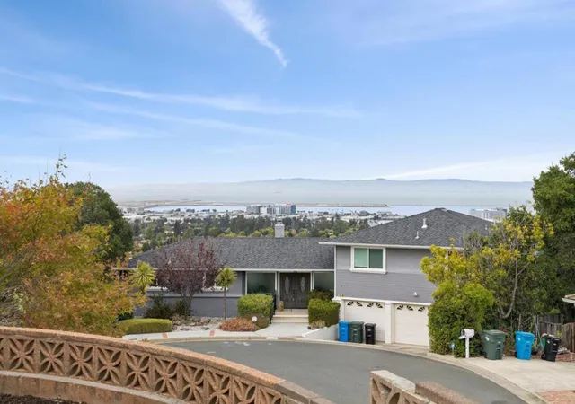 Photo 3 of Sale Pending at 5 Belvedere Ct, Burlingame, CA 94010 | MLS# ML82059386 | Listing updated on 2026-09-14