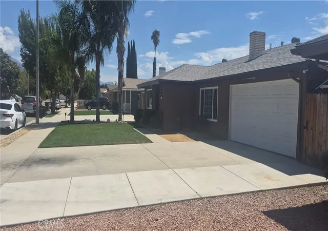 Photo 3 of Single family home for sale at 855 Cameo Ave, Hemet, CA 92543 | MLS# IV26189137 | Listing updated on 2026-09-15