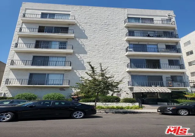 Condo for sale at 1115 S Elm Dr #405, Los Angeles, CA 90035 | MLS# 26901377