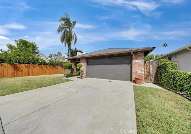 Photo 3 of Sale Pending at 6714 Rhea, Los Angeles, CA 91335 | MLS# SR26181646 | Listing updated on 2026-10-04