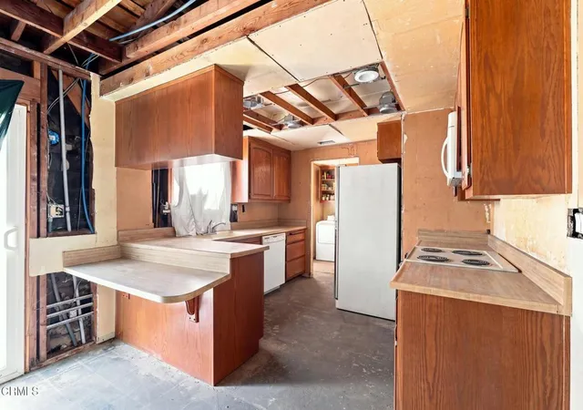 Photo 3 of Sale Pending at 1423 W 8Th St, Upland, CA 91786 | MLS# P1-28638 | Listing updated on 2026-09-15