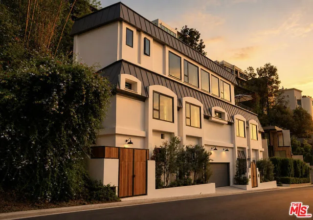 Photo 4 of Single family home for sale at 8855 Hollywood Blvd, Los Angeles, CA 90069 | MLS# 26891817 | Listing updated on 2026-09-15