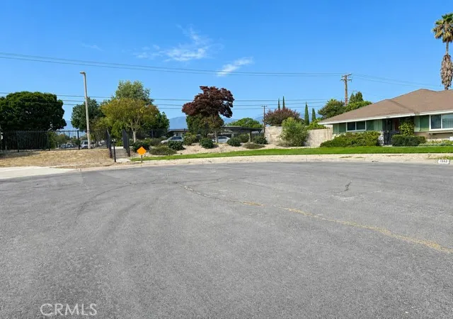 Photo 3 of Single family home for sale at 1570 N Pine, Rialto, CA 92376 | MLS# SW26189638 | Listing updated on 2026-09-25