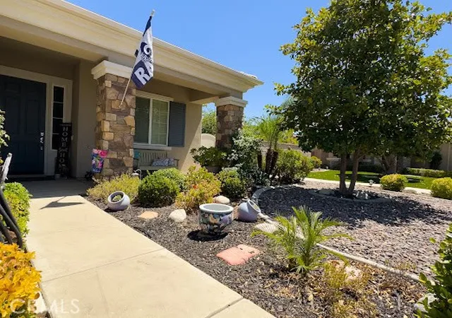 Photo 3 of Single family home for sale at 1696 Via Rojas, Hemet, CA 92545 | MLS# TR26189732 | Listing updated on 2026-09-14