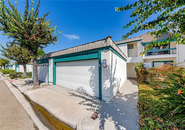Townhouse for sale at 6865 Danvers Dr, Garden Grove, CA 92845 | MLS# PW26189806