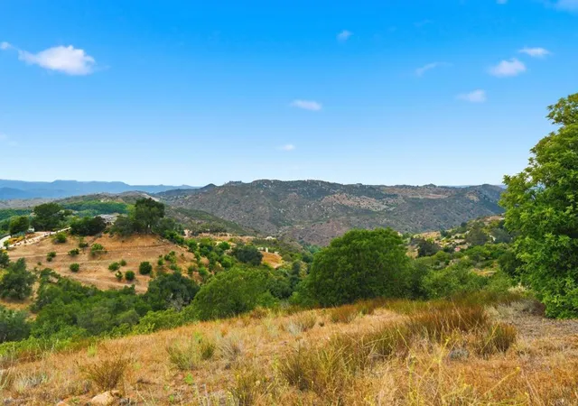 Photo 4 of Sale Pending at 803 803 Quail Hill Rd, Fallbrook, CA 92028 | MLS# NDP2608173 | Listing updated on 2026-09-14