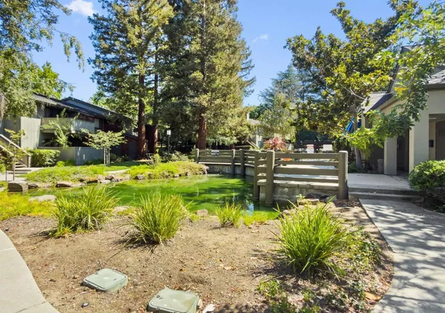 Listing Photo 2 - Condo for sale in building located at 2014 La Ter Cir, San Jose, CA 95123