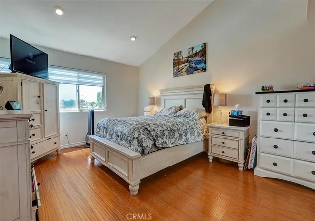 Photo 4 of Sale Pending at 6323 Reseda #1, Tarzana, CA 91335 | MLS# CV26166860 | Listing updated on 2026-09-15