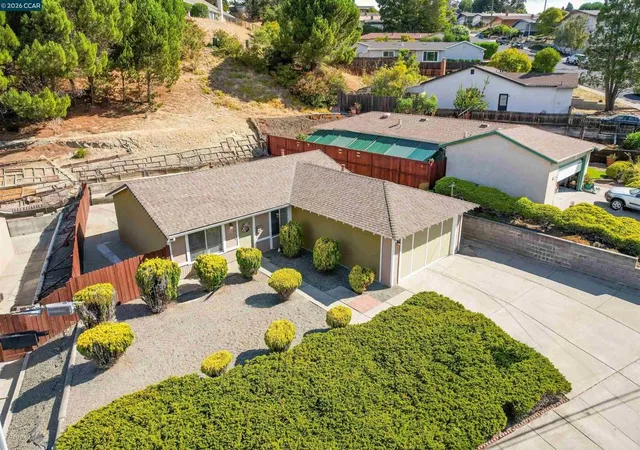 Photo 4 of Single family home for sale at 2506 Henry Ave, Pinole, CA 94564 | MLS# 41146786 | Listing updated on 2026-09-15
