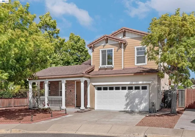 Photo 3 of Sale Pending at 2758 Sea Horse Ct, Hayward, CA 94545 | MLS# 41146799 | Listing updated on 2026-09-14