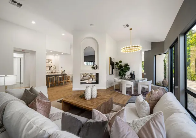 Photo 4 of Single family home for sale at 75063 Spyglass Dr, Indian Wells, CA 92210 | MLS# 219152094DA | Listing updated on 2026-09-19