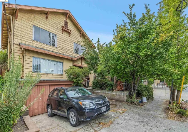 Photo 3 of Multi family home for sale at 6502 Dana St, Oakland, CA 94609 | MLS# 41146826 | Listing updated on 2026-09-15