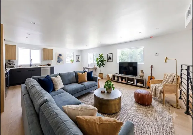 Photo 4 of House for sale at 1330 S Longwood Ave, Los Angeles, CA 90019 | MLS# BB26190537 | Listing updated on 2026-09-14