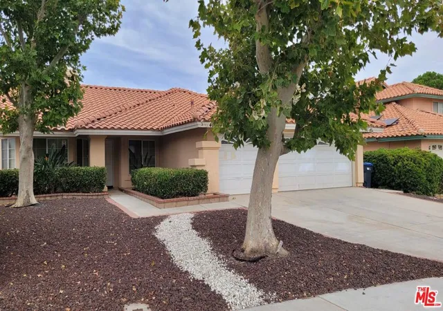 Photo 3 of Single family home for sale at 40001 Palmetto Dr, Palmdale, CA 93551 | MLS# 26934221 | Listing updated on 2026-09-21