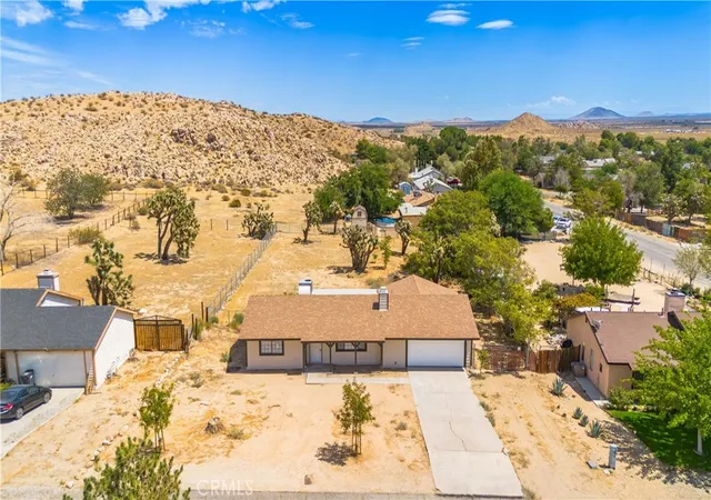 Photo 3 of Sale Pending at 39514 167th East, Palmdale, CA 93591 | MLS# SR26192175 | Listing updated on 2026-09-14