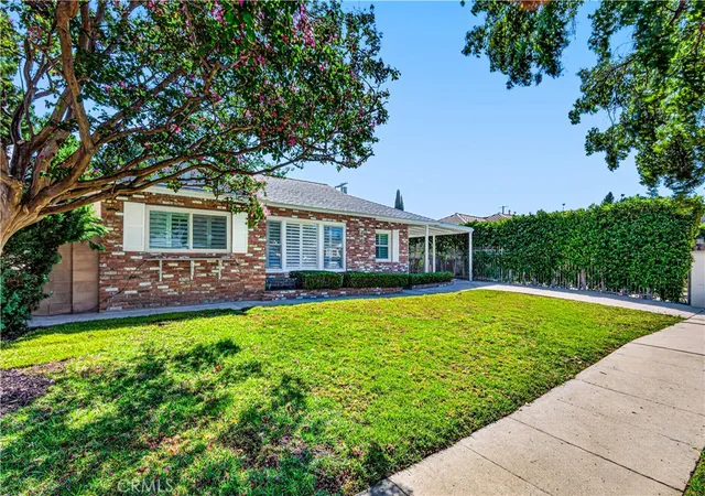 Photo 2 of Single family home for sale at 4950 Garden Grv, Tarzana, CA 91356 | MLS# SR26191102 | Listing updated on 2026-09-14