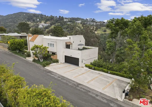 Photo 3 of Single family home for sale at 1052 N Kenter Ave, Los Angeles, CA 90049 | MLS# 26943885 | Listing updated on 2026-09-14
