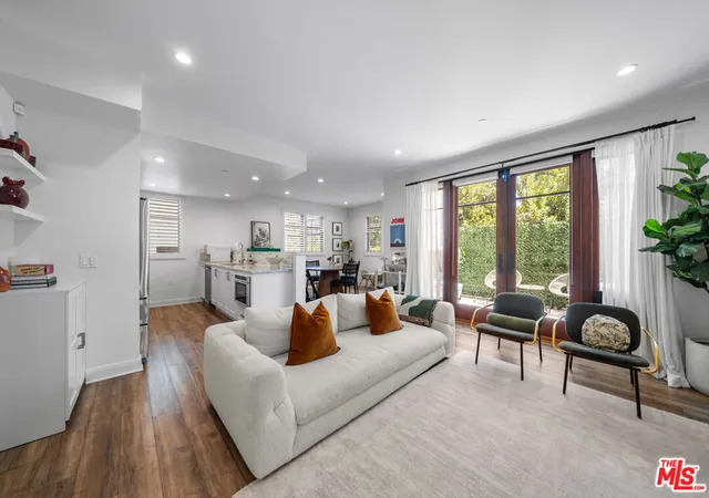 Listing Photo 4 - Condo for sale in building located at 859 S Lucerne Blvd, Los Angeles, CA 90005 - Unit #110