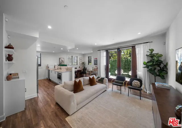 Listing Photo 5 - Condo for sale in building located at 859 S Lucerne Blvd, Los Angeles, CA 90005 - Unit #110