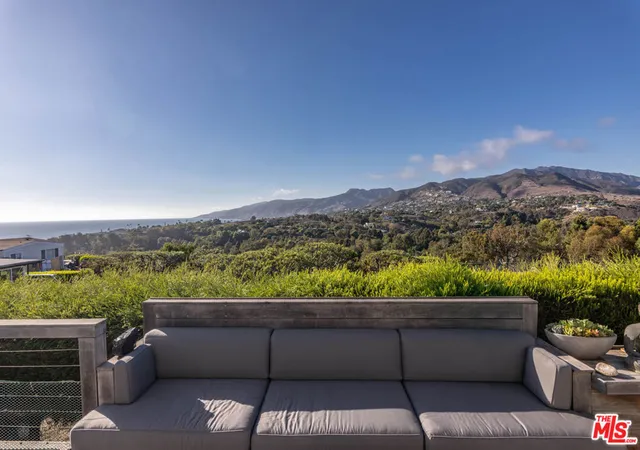 Photo 1 of Manufactured home for sale at 29500 Heathercliff Rd #275, Malibu, CA 90265 | MLS# 26944091 | Listing updated on 2026-09-14