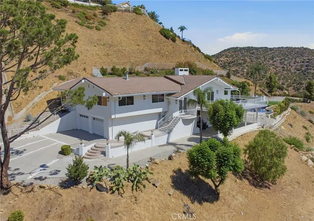 Photo 2 of Single family home for sale at 150 Saddlebow Rd, Bell Canyon, CA 91307 | MLS# SR26192377 | Listing updated on 2026-09-15