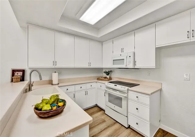 Listing Photo 4 - Condo for sale in building located at 22 Aruba, Laguna Niguel, CA 92677