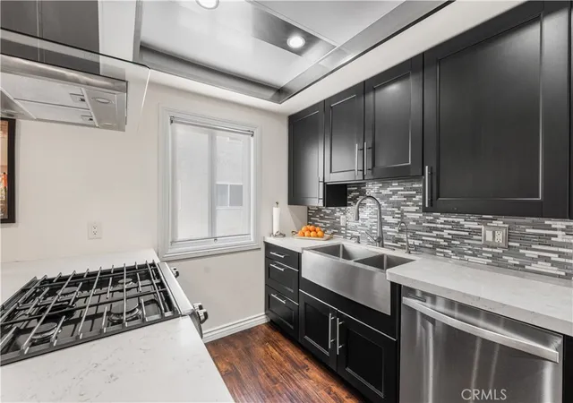 Photo 2 of Townhouse for sale at 18333 Hatteras #6, Tarzana, CA 91356 | MLS# SR26191981 | Listing updated on 2026-10-05