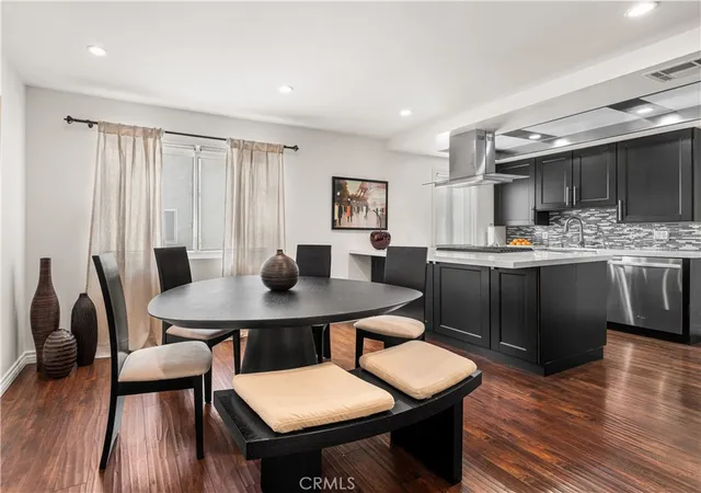 Photo 3 of Townhouse for sale at 18333 Hatteras #6, Tarzana, CA 91356 | MLS# SR26191981 | Listing updated on 2026-10-05