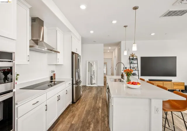 Photo 4 of Condo for sale at 2875 Tradewind Dr, Alameda, CA 94501 | MLS# 41146954 | Listing updated on 2026-09-15