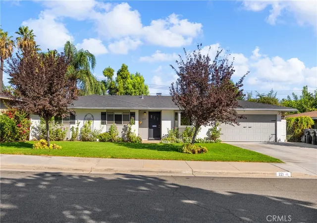 Photo 3 of Single family home for sale at 221 Phlox Ave, Redlands, CA 92373 | MLS# CV26192275 | Listing updated on 2026-09-15