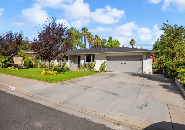 Photo 3 of Single family home for sale at 221 Phlox Ave, Redlands, CA 92373 | MLS# CV26192275 | Listing updated on 2026-09-15