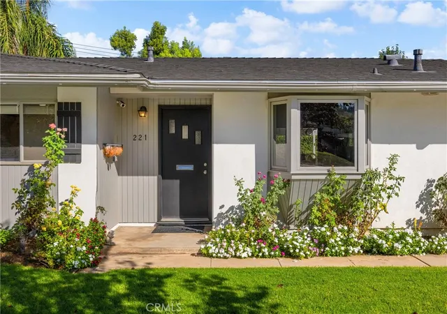 Photo 4 of Single family home for sale at 221 Phlox Ave, Redlands, CA 92373 | MLS# CV26192275 | Listing updated on 2026-09-15