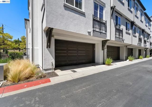 Listing Photo 5 - Condo for sale in building located at 7981 Bellina St, Dublin, CA 94568